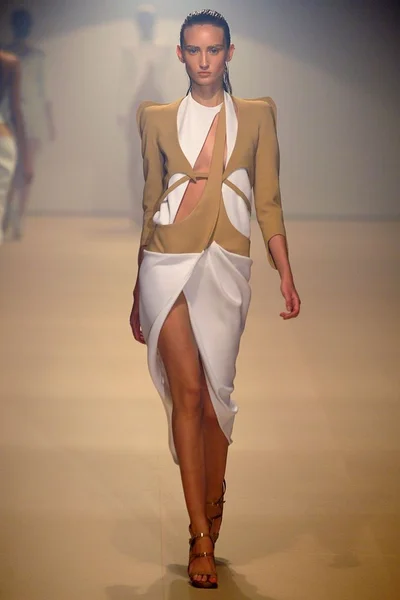 Look 10